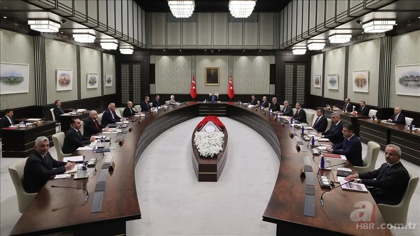 Kırmızı Kitap nedir, ne anlama geliyor? Devletin gizli anayasası Kırmızı Kitap hakkında merak edilenler... 5