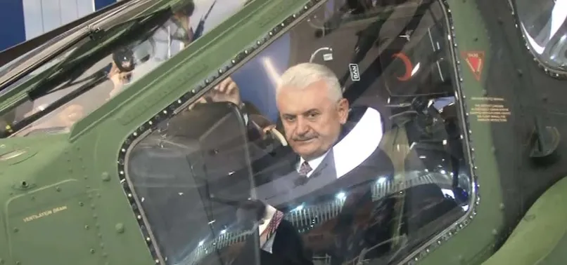 Başbakan Yıldırım ilk Milli helikopter "Atak"ın pilot koltuğunda