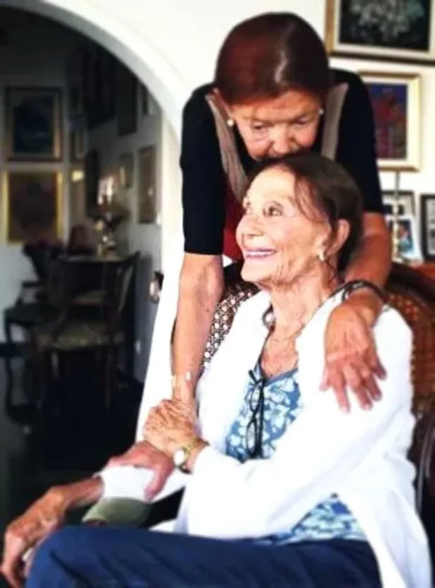 leyla-kenter-kimdir-nereli-kac-yasindaydi-leyla-kenter-neden-oldu-oynadigi-dizi-ve-filmler-neler-1665494626331.jpg Leyla Kenter neden öldü? Leyla Kenter kimdir, nereli, kaç yaşındaydı? Oynadığı dizi ve filmler neler? - 6