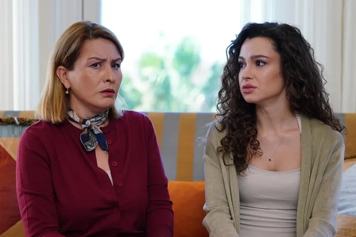 1728393848528.jpg Bir Gece Masalı yeni bölümde neler yaşandı? Mahir ile Canfeza yan yana... - 3