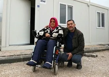 Asrın felaketinde felçli anneyi oğlu kurtardı: Sen olmadan inmeyiz