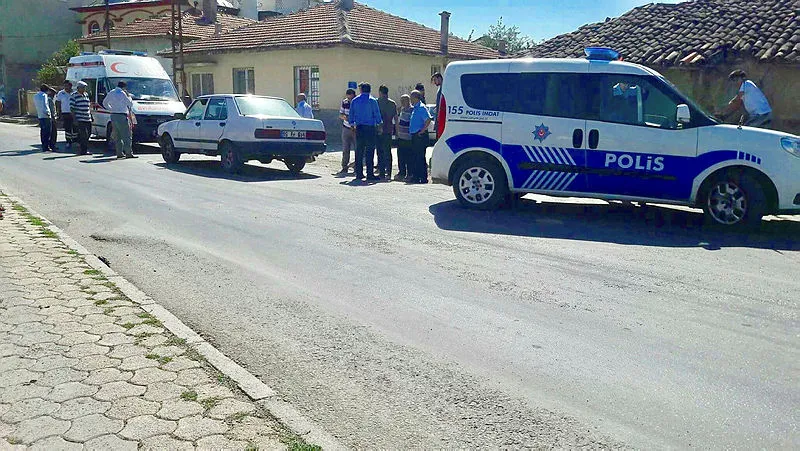 6 yaşındaki çocuğa otomobil çarptı - 1