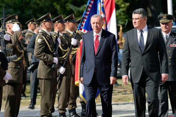 Son dakika: Başkan Erdoğan Hırvatistan’da! Balkan turunun son durağı | Sisak İslam kültür merkezi açılışına katıldı