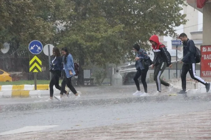 Kırklareli’de beklenen yağış başladı, İstanbul’a çok az kaldı!