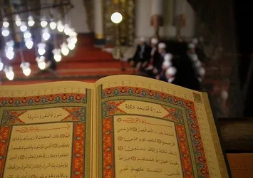 REGAİP KANDİLİ NAMAZI EVDE, CAMİDE KILINIR MI? Regaip Kandili namazı yatsıdan sonra kılınır mı? Yatsı namazı kaç rekat?