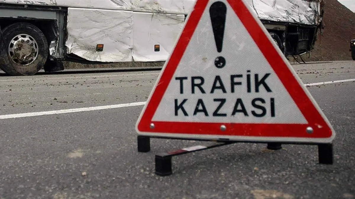 Minibüs ile otomobil çarpıştı: 5 yaralı