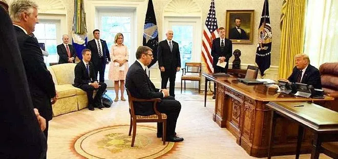 Sırbistan Cumhurbaşkanı Vucic’in Trump karşısındaki içler acısı hali Ecevit’i akıllara getirdi! İşte ABD’nin istediği düzen