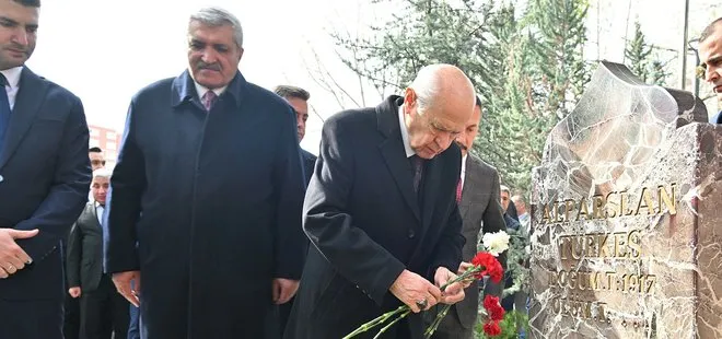 Son dakika: MHP Genel Başkanı Devlet Bahçeli Alparslan Türkeş’in kabrini ziyaret etti