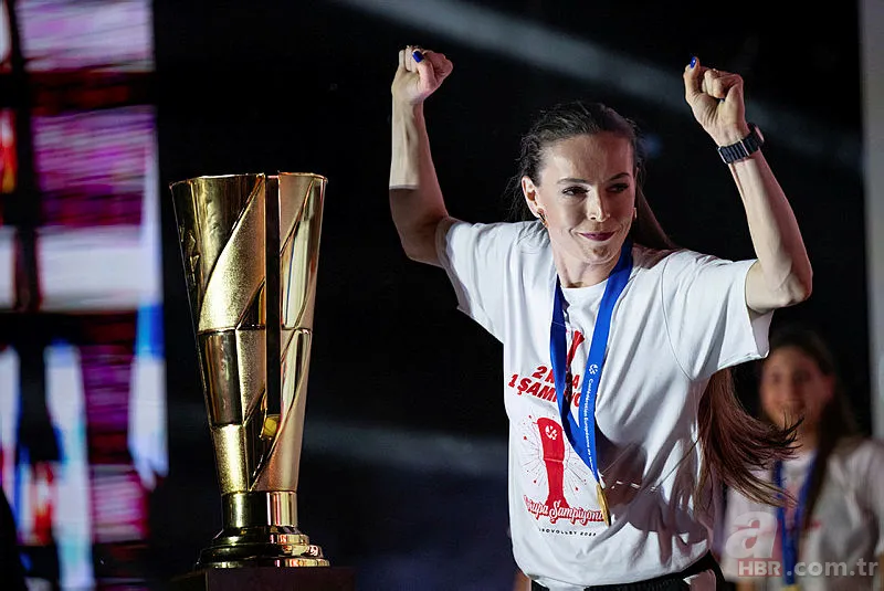 Filenin Sultanları Avrupa zaferini doyasıya kutladı! Melissa Vargas "Malatya bulunmaz eşin" türküsüyle coştu! İşte o anlar... 12