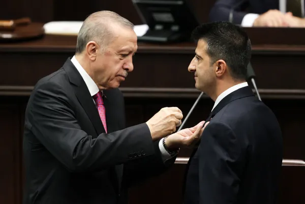 mehmet-ali-celebiden-kendisini-hedef-tanju-ozcana-ayar-celebi-devlet-adamidir-ozcan-gunu-kurtarir-1666364881903.jpg Mehmet Ali Çelebi'den kendisini hedef alan Tanju Özcan'a ayar: Çelebi devlet adamıdır Özcan günü kurtarır - 2