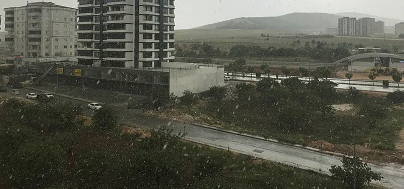 Gaziantep'i dolu vurdu! 8 dakika sürdü