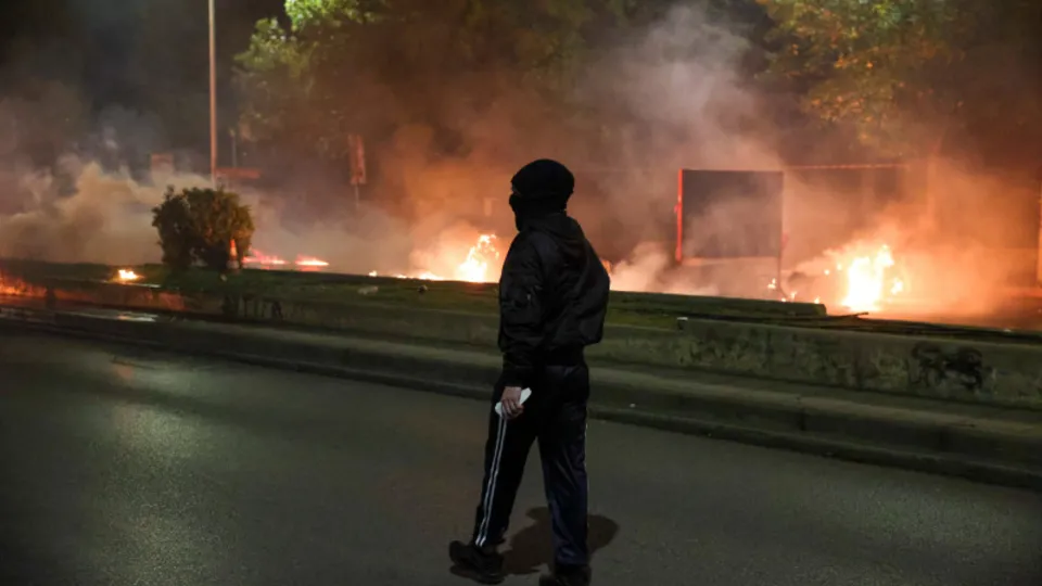 Yunanistan'da sokaklar savaş alanına dönmüştü! Polisle çatışmada yakalanan 78 kişi tutuklandı