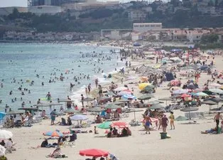 Tekirdağ'ın tatil beldesinde 500 ton çöp toplandı: 'Çocuk bezlerini kuma gömmesinler'