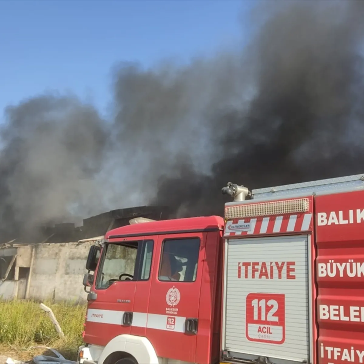 Balıkesir'de geri dönüşüm tesisinde korkutan yangın!