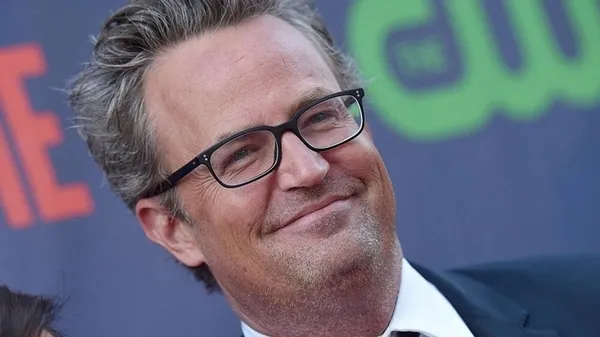1698567442095.jpeg Matthew Perry kimdir, neden öldü? Friends dizisinin Chandler Bing'i kaç yaşındaydı? Rol aldığı dizi ve filmler... - 9