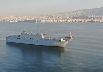TCG Anadolu İzmir'e demir attı!