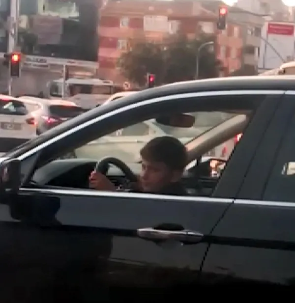 bagcilarda-tepki-ceken-goruntu-babanin-cezasi-belli-oldu-1629902901554.jpg Bağcılar’da tepki çeken görüntü! Babanın cezası belli oldu - 2