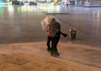 Meteoroloji ve AFAD'dan peş peşe uyarılar! İstanbul'da sağanak etkili oluyor | Bugün hava nasıl olacak? Turuncu ve sarı kodlu uyarılar