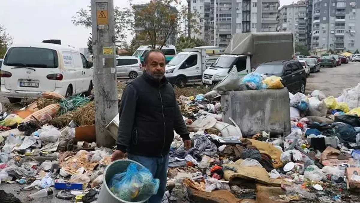 İzmir Buca'da çöp dağları! Vatandaş isyan etti: "Kaçacak hale geldik"