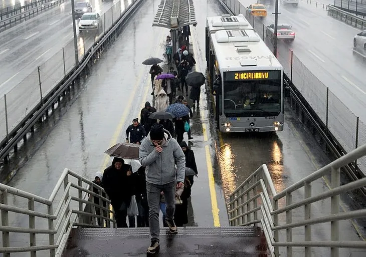 Mega kent İstanbul’u fırtına ve sağanak yağmur vurdu! Alt yapı çöktü! CHP’li İBB bir kez daha sınıfta kaldı