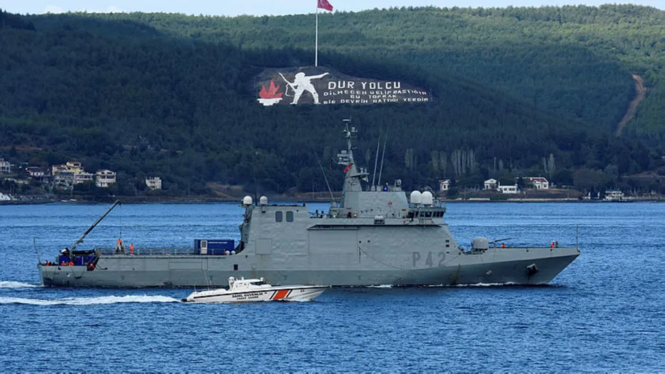 Çanakkale'de nefes kesecek tatbikat! NATO savaş gemileri böyle geçti