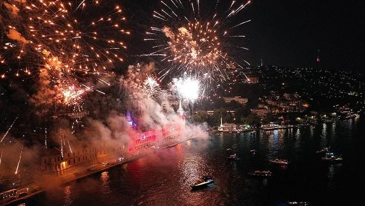 İstanbul’da tarihi mekanlara ’’Zafer Bayramı’’ ışıklandırması