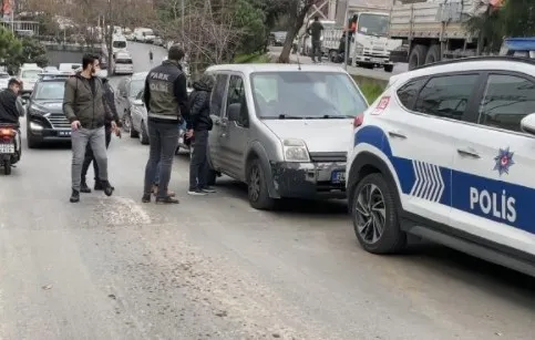 sislide-polisin-dikkati-hirsizi-kiskivrak-yakalatti-1640756847731.jpg Şişli’de polisin dikkati hırsızı kıskıvrak yakalattı - 1