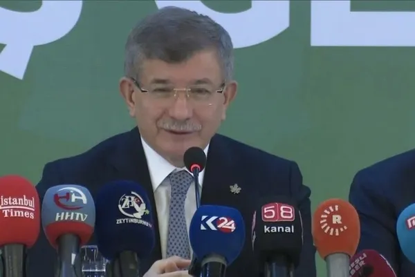 ahmet-davutoglu-teror-sevici-metin-piraniyi-agirladi-1674071733038.jpeg Ahmet Davutoğlu terör sevici Metin Pirani'yi ağırladı - 5