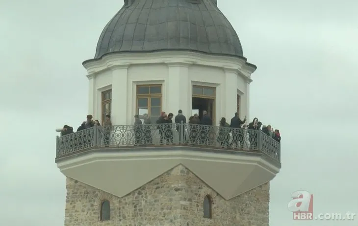 Sabahın ilk saatlerinde sıraya girdiler! İstanbul incisine kavuştu: Kız Kulesi’ne yoğun ilgi
