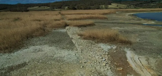 Sular çekilince ortaya çıktı! Kuraklık o barajı da vurdu