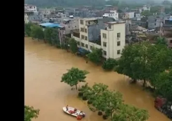 Çin'de heyelan: 172 ev yıkıldı