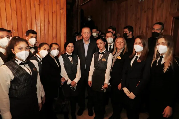 Son dakika: Başkan Erdoğan’dan Kadıköy Abdülhamid Han Meslek Lisesi’ne ziyaret! Öğrenciler ilk sınavdan tam not aldı