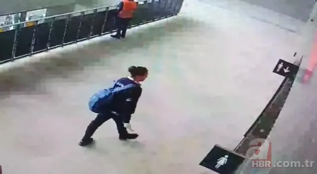 Göztepe - Altay maçı olaylar nedeniyle tatil edildi! İşaret fişeği ve sisin stadyuma sokulmasına dair görüntüler ortaya çıktı 10