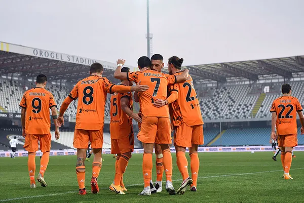 Ronaldo önce koronayı ardından Spezia'yı yendi - 1