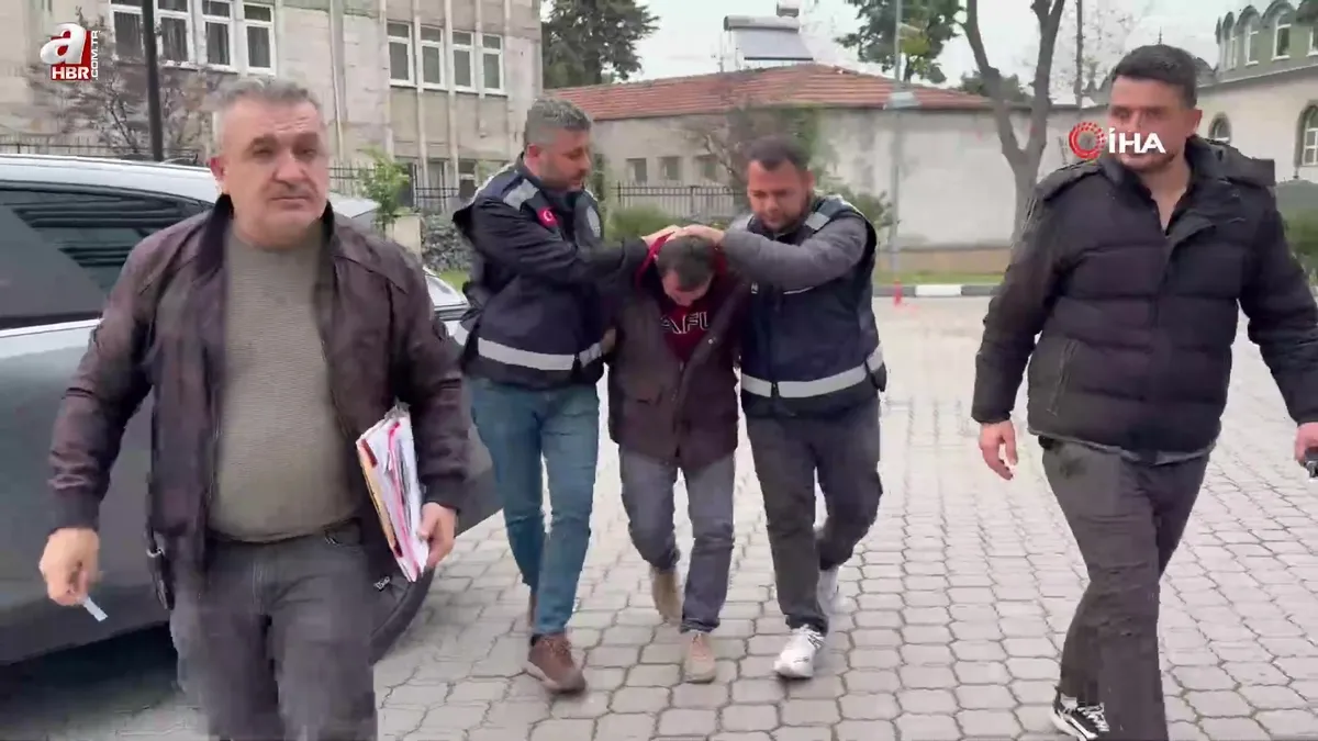 Üvey oğlunu bıçaklayarak öldürdü