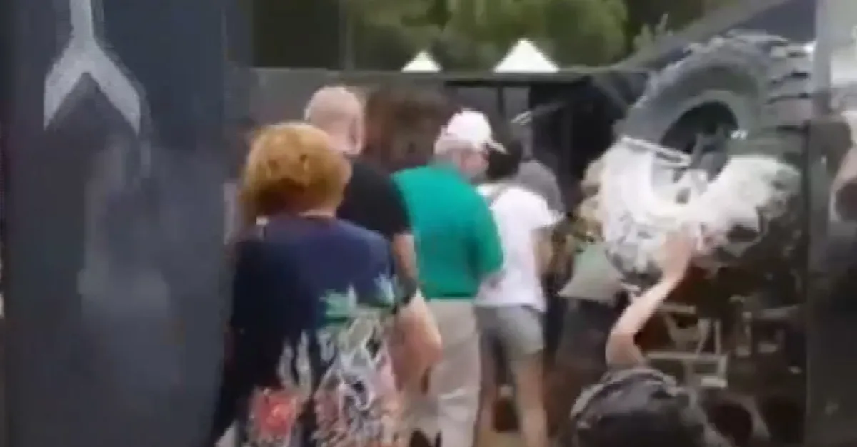 Kemerburgaz’da off road aracı kalabalığın arasına daldı