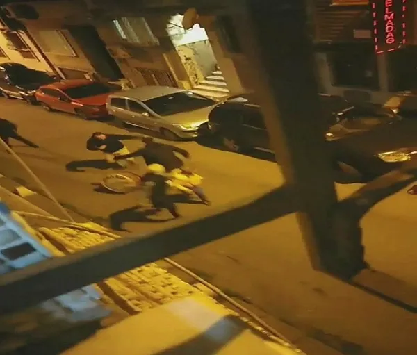 1619600224390.jpeg Sahurda turist dehşeti! Önce davulu bıçakladı sonra... - 1