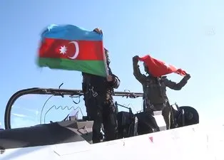 HÜRKUŞ nefes kesti! Azerbaycan Savunma Bakanlığı görüntüleri paylaştı