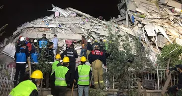 Somalı madenciler eylemi bırakıp İzmir depremi için yardıma koştu