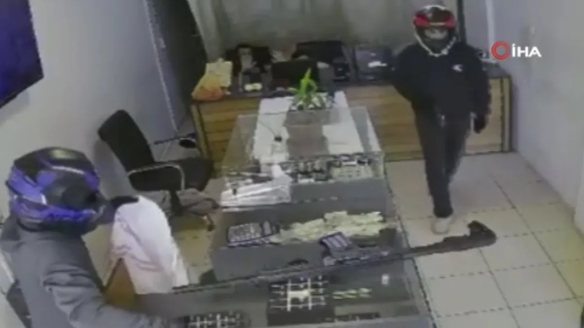 Hatay’da silahlı kuyumcu baskını! Korku dolu anlar kamerada