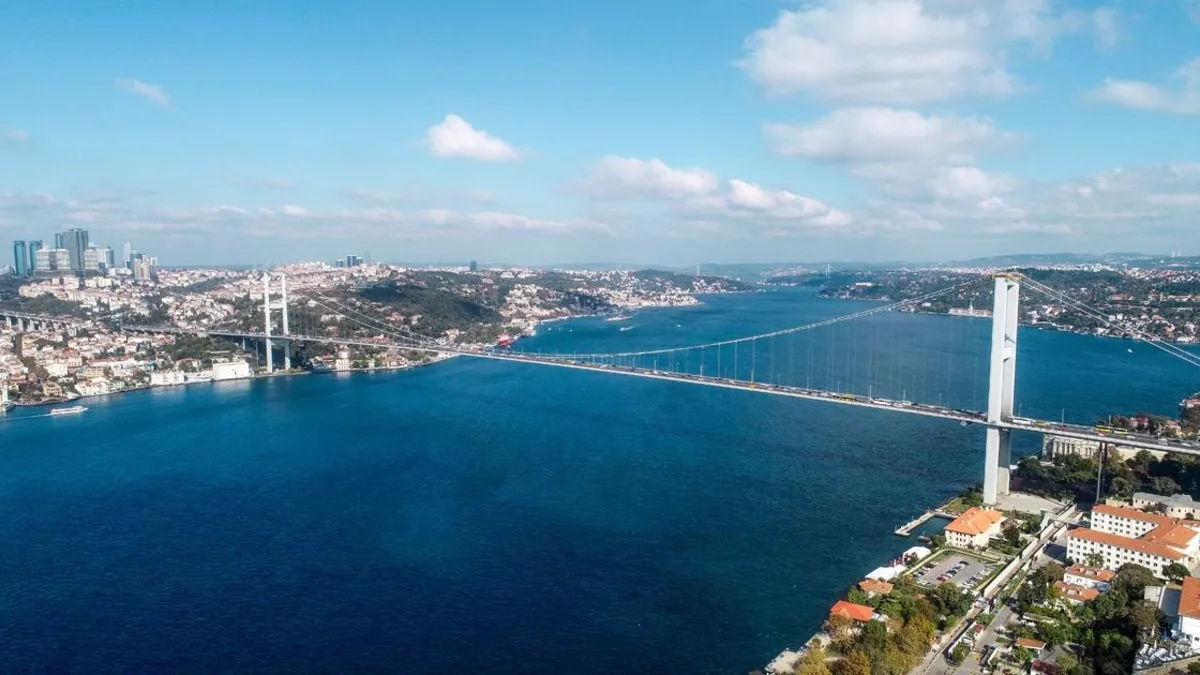 İstanbul Boğazı'nda alarm! Gemi trafiği bir süre askıya alındı