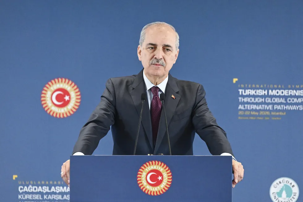 numan-kurtulmustan-chpdeki-kaosa-net-mesaj-bu-celiskinin-cozum-yeri-meclis-degil-1780325688024.jpg Numan Kurtulmuş'tan CHP'deki kaosa net mesaj: "Bu çelişkinin çözüm yeri meclis değil" - 1