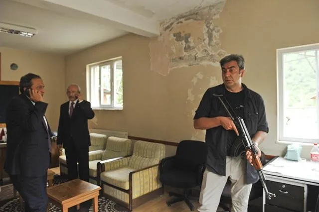 Kılıçdaroğlu'nun konvoyuna saldıran teröristi karşı çıktıkları SİHA vurdu - 1