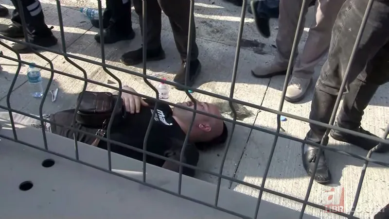 Sefaköy'de iki metrobüs çarpıştı! İşte kaza yerinden görüntüler 25