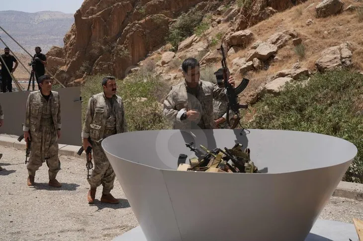 PKK’lı teröristler silahları yaktı! Yarım asırlık terör belasının sona erdiği anlar