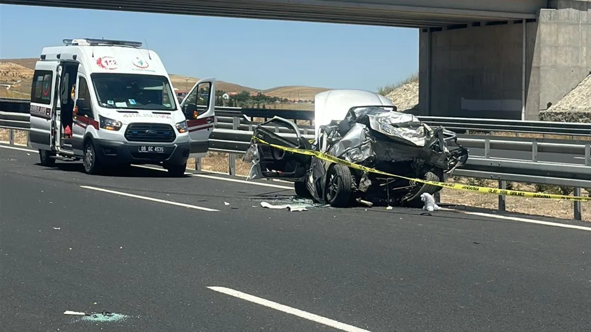 Ankara'da kamyonet otomobile çarptı! Ölü ve yaralılar var