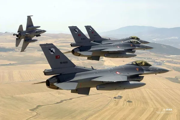 son-dakika-egede-yunan-jetlerine-mudahale-3-gunde-30-kez-turk-hava-sahasi-ihlal-edildi-1651222564472.jpg Son dakika: Ege'de Yunan jetlerine müdahale! 3 günde 30 kez Türk Hava Sahası ihlal edildi - 4