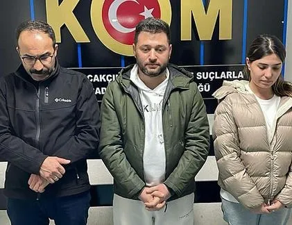 izmirdeki-5-milyarlik-vurgunda-sedat-ocakci-ve-esiyle-birlikte-27-kisi-tutuklandi-1707545754216.jpeg İzmir'deki 5 milyarlık vurgunda Sedat Ocakcı ve eşiyle birlikte 27 kişi tutuklandı - 4