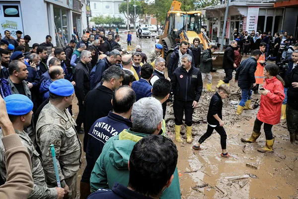 baskan-erdogandan-kabine-toplantisi-sonrasi-son-dakika-aciklamalari-asgari-ucret-ne-kadar-olacak-eyt-icin-sure-1670863105721.jpg