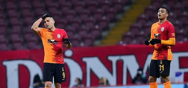Galatasaray’da değişim! Falcao 11’e Mohamed kulübeye